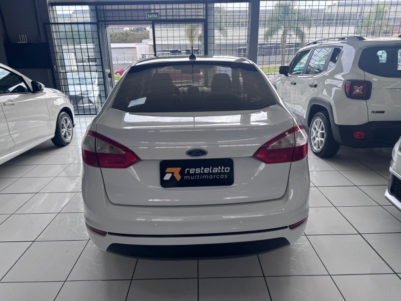 FIESTA 1.6 SE SEDAN 16V FLEX 4P MANUAL - 2015 - CAXIAS DO SUL