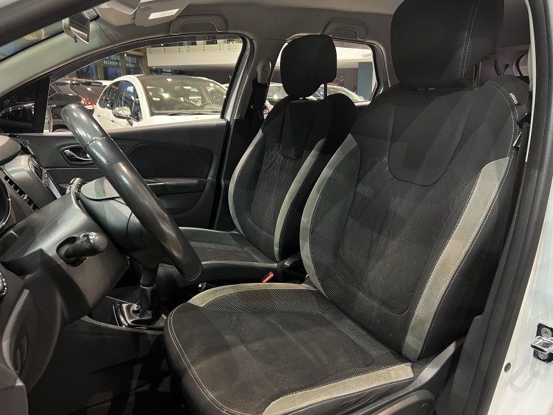 CAPTUR 1.6 16V SCE FLEX ZEN MANUAL - 2018 - FARROUPILHA
