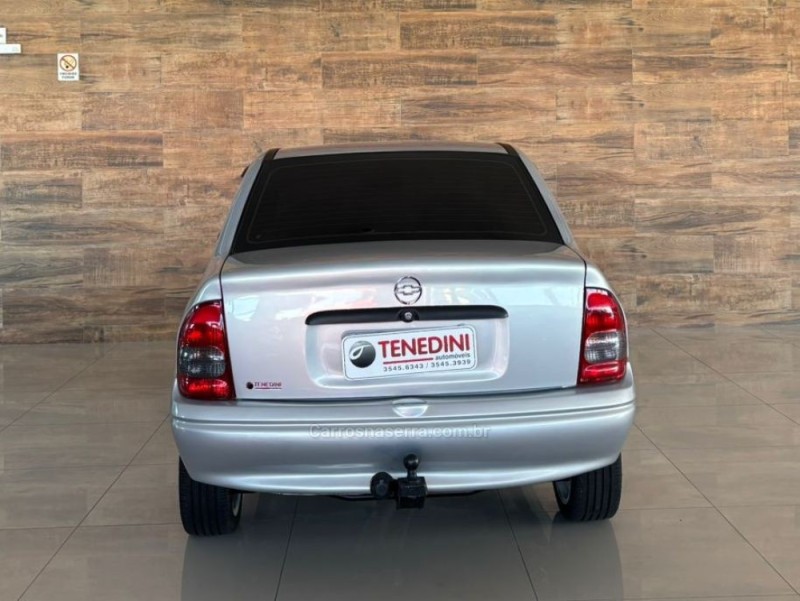 CLASSIC 1.0 MPFI LIFE 8V GASOLINA 4P MANUAL - 2005 - IGREJINHA