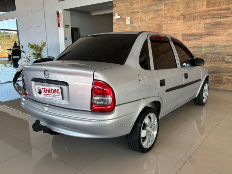 CLASSIC 1.0 MPFI LIFE 8V GASOLINA 4P MANUAL - 2005 - IGREJINHA