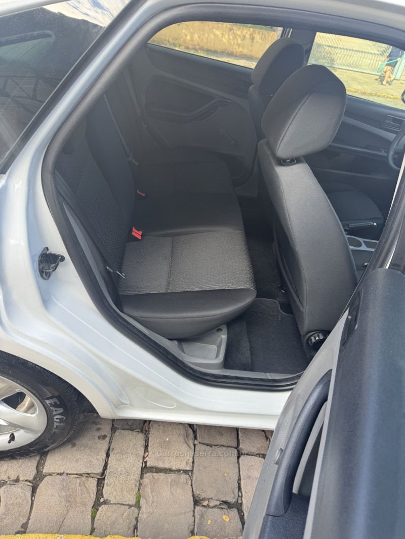 FOCUS 1.6 GL 8V FLEX 4P MANUAL - 2013 - BENTO GONçALVES