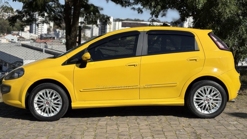 PUNTO 1.8 SPORTING 16V FLEX 4P MANUAL - 2016 - CAXIAS DO SUL
