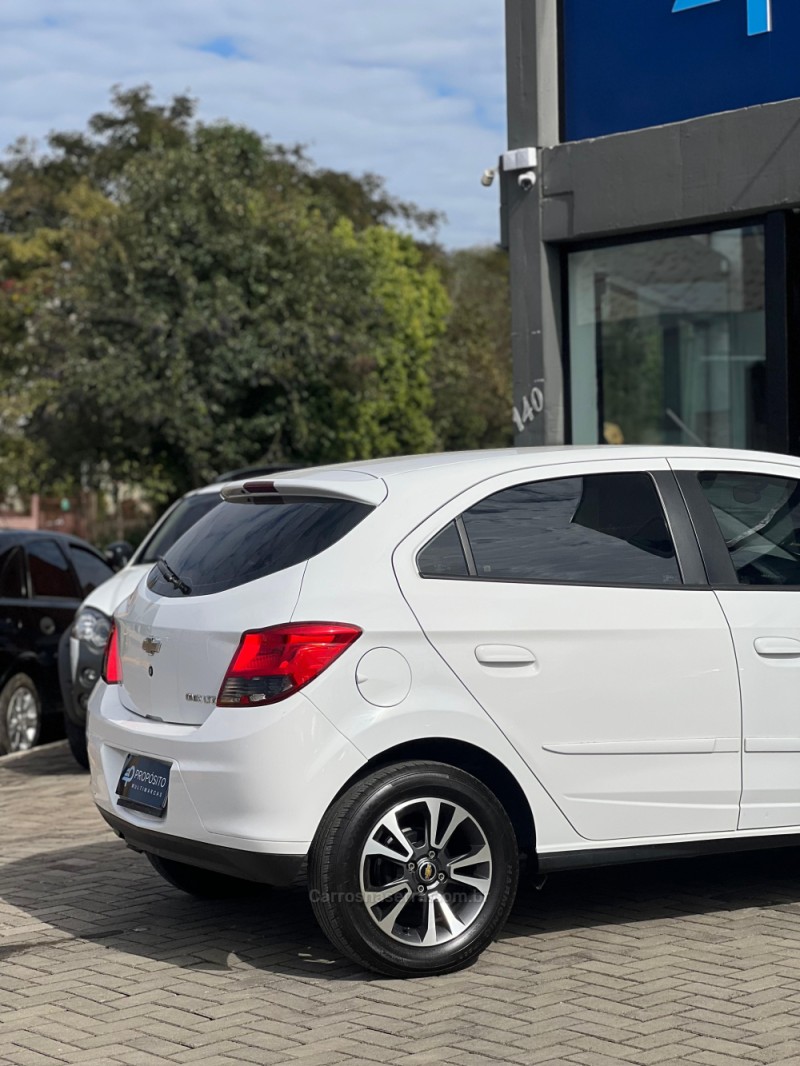 ONIX 1.4 MPFI LTZ 8V FLEX 4P MANUAL - 2015 - ESTâNCIA VELHA