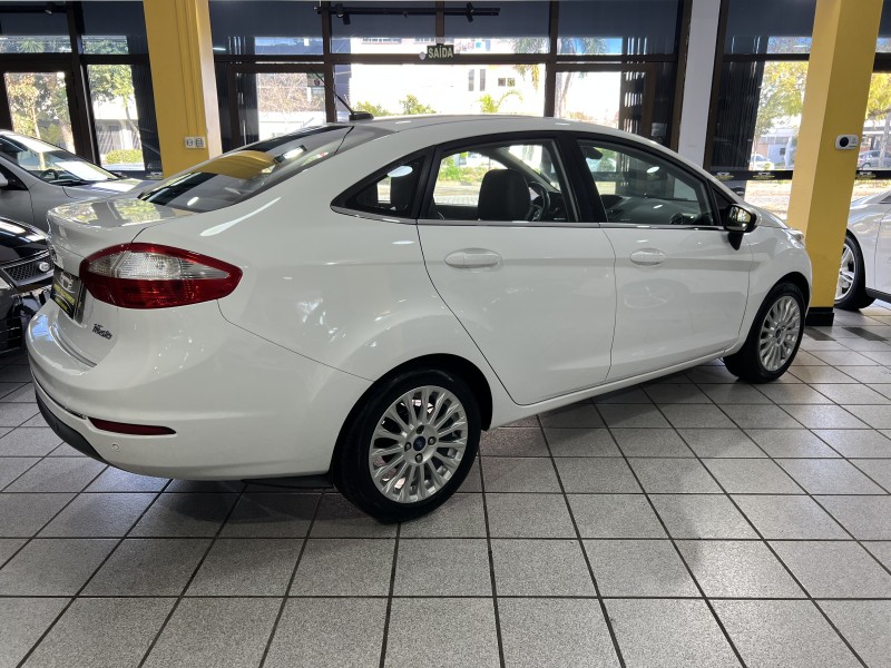 FIESTA 1.6 TITANIUM SEDAN 16V FLEX 4P MANUAL - 2014 - CAXIAS DO SUL