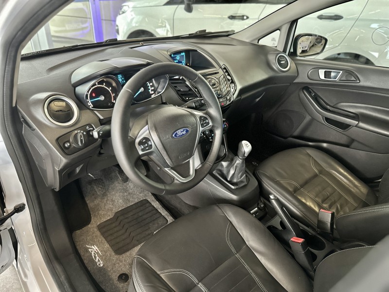 FIESTA 1.6 TITANIUM HATCH 16V FLEX 4P MANUAL - 2014 - CAXIAS DO SUL