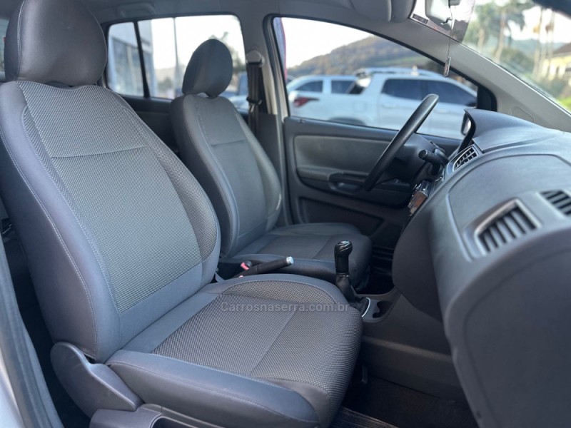 FOX 1.6 MI ITREND 8V FLEX 4P MANUAL - 2012 - TUPANDI