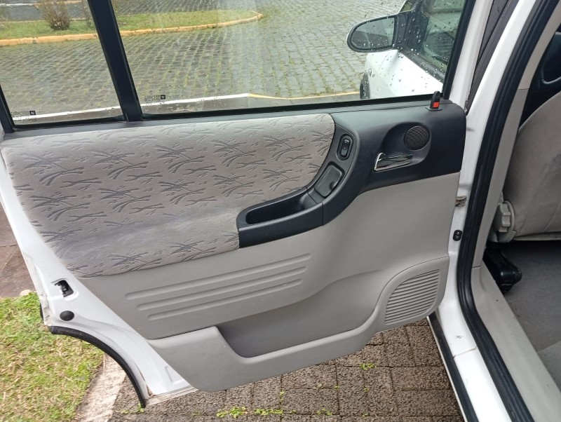 ZAFIRA 2.0 MPFI CD 8V GASOLINA 4P MANUAL - 2002 - FARROUPILHA