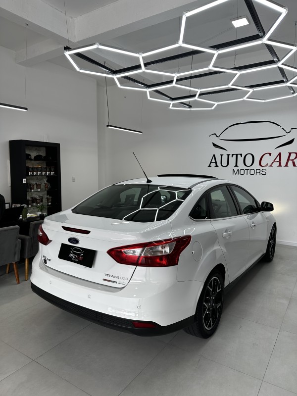 FOCUS 2.0 TITANIUM PLUS SEDAN 16V FLEX 4P AUTOMÁTICO - 2015 - CAXIAS DO SUL