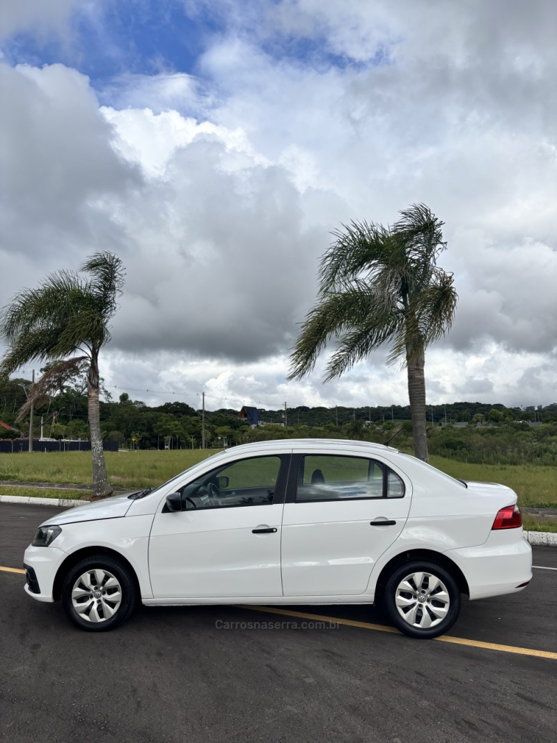 VOYAGE 1.0 12V MPI TOTALFLEX COMFORTLINE 4P MANUAL - 2017 - CARLOS BARBOSA