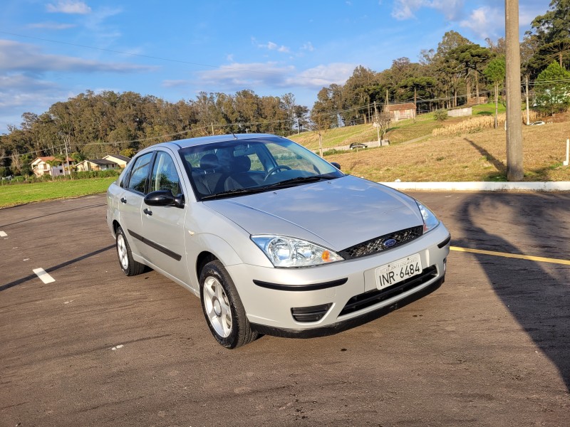 FOCUS 1.6 GLX SEDAN 8V FLEX 4P MANUAL - 2007 - CARLOS BARBOSA