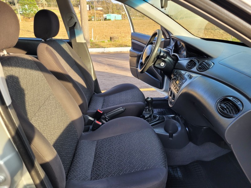 FOCUS 1.6 GLX SEDAN 8V FLEX 4P MANUAL - 2007 - CARLOS BARBOSA