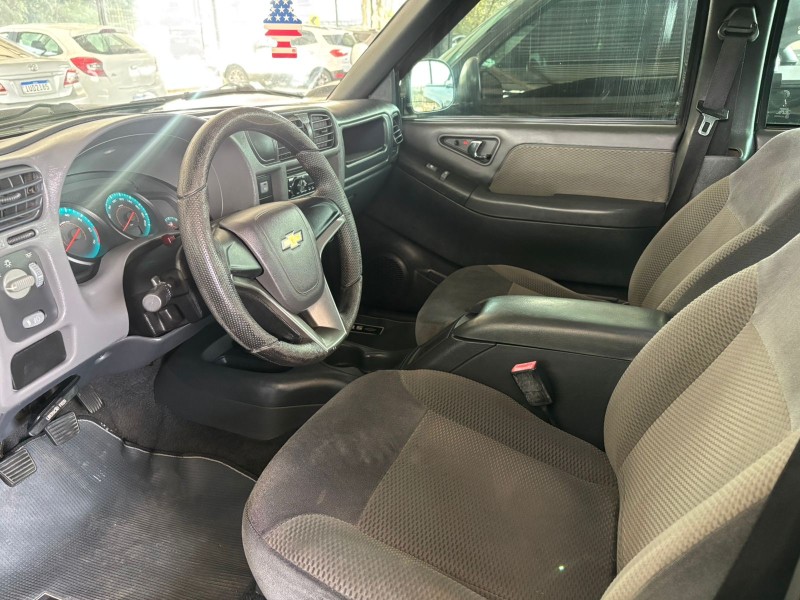 S10 2.4 MPFI ADVANTAGE 4X2 CD 8V FLEX 4P MANUAL - 2009 - CAXIAS DO SUL