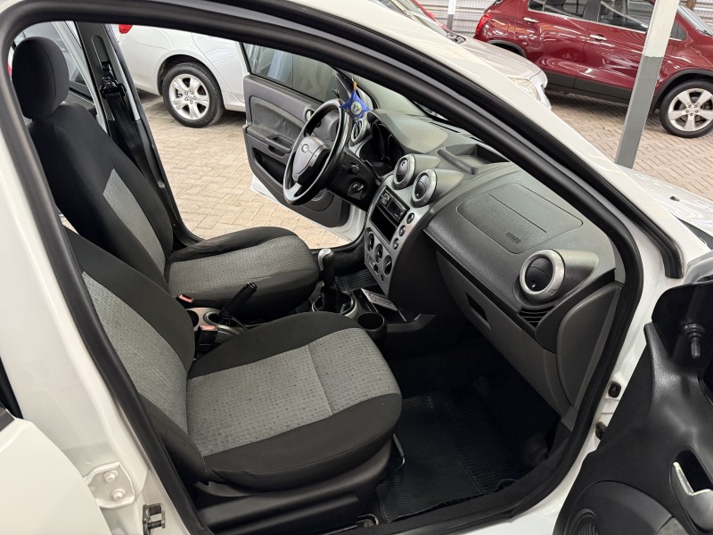FIESTA 1.6 MPI CLASS SEDAN 8V FLEX 4P MANUAL - 2013 - CAXIAS DO SUL