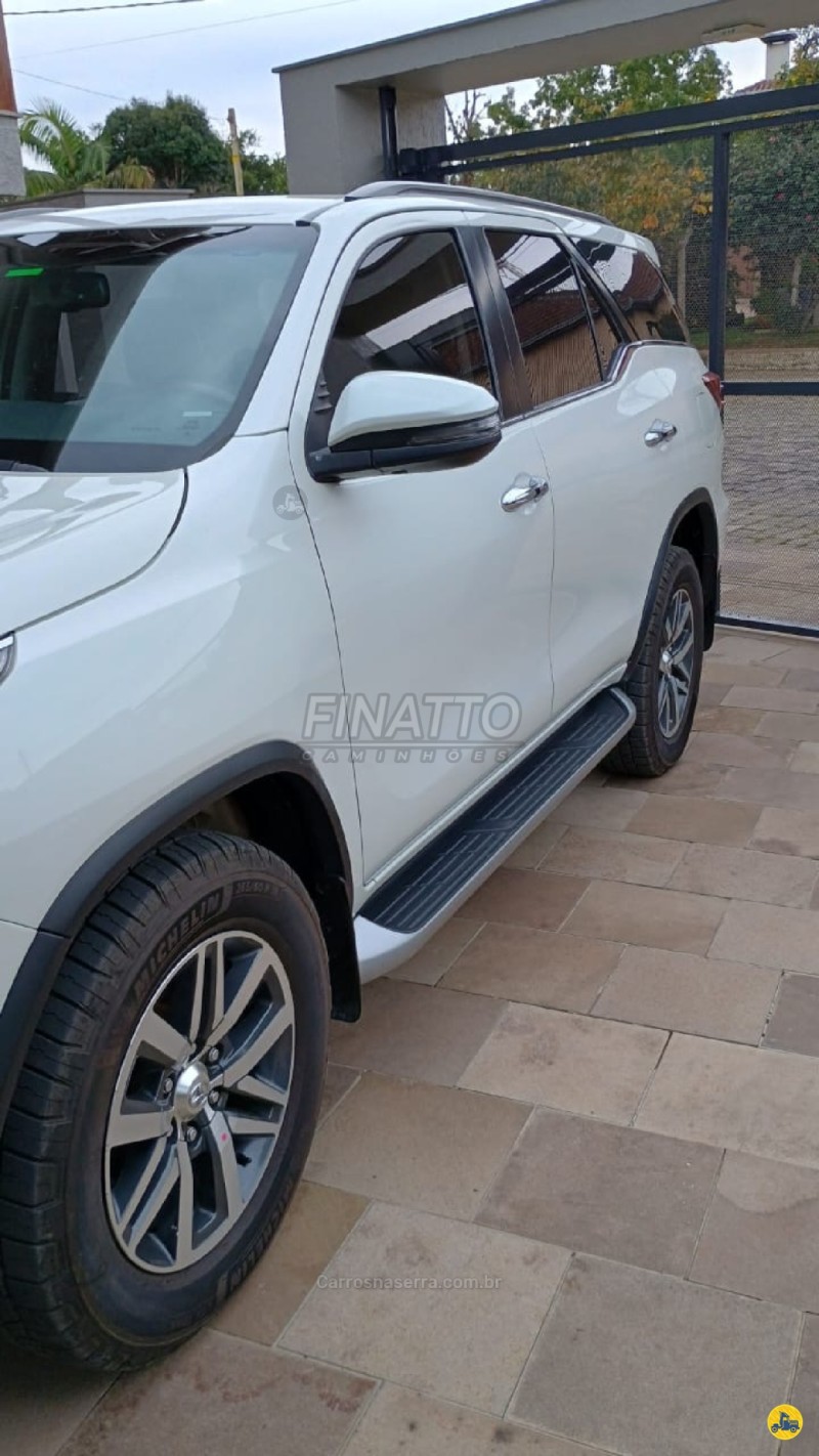 HILUX SW4 2.8 SRX 4X4 7 LUGARES 16V TURBO INTERCOOLER DIESEL 4P AUTOMÁTICO - 2019 - GARIBALDI