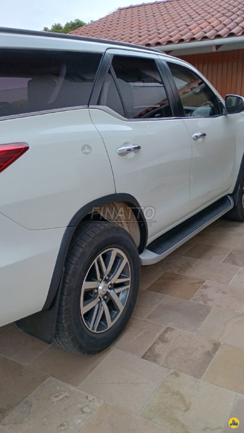 HILUX SW4 2.8 SRX 4X4 7 LUGARES 16V TURBO INTERCOOLER DIESEL 4P AUTOMÁTICO - 2019 - GARIBALDI
