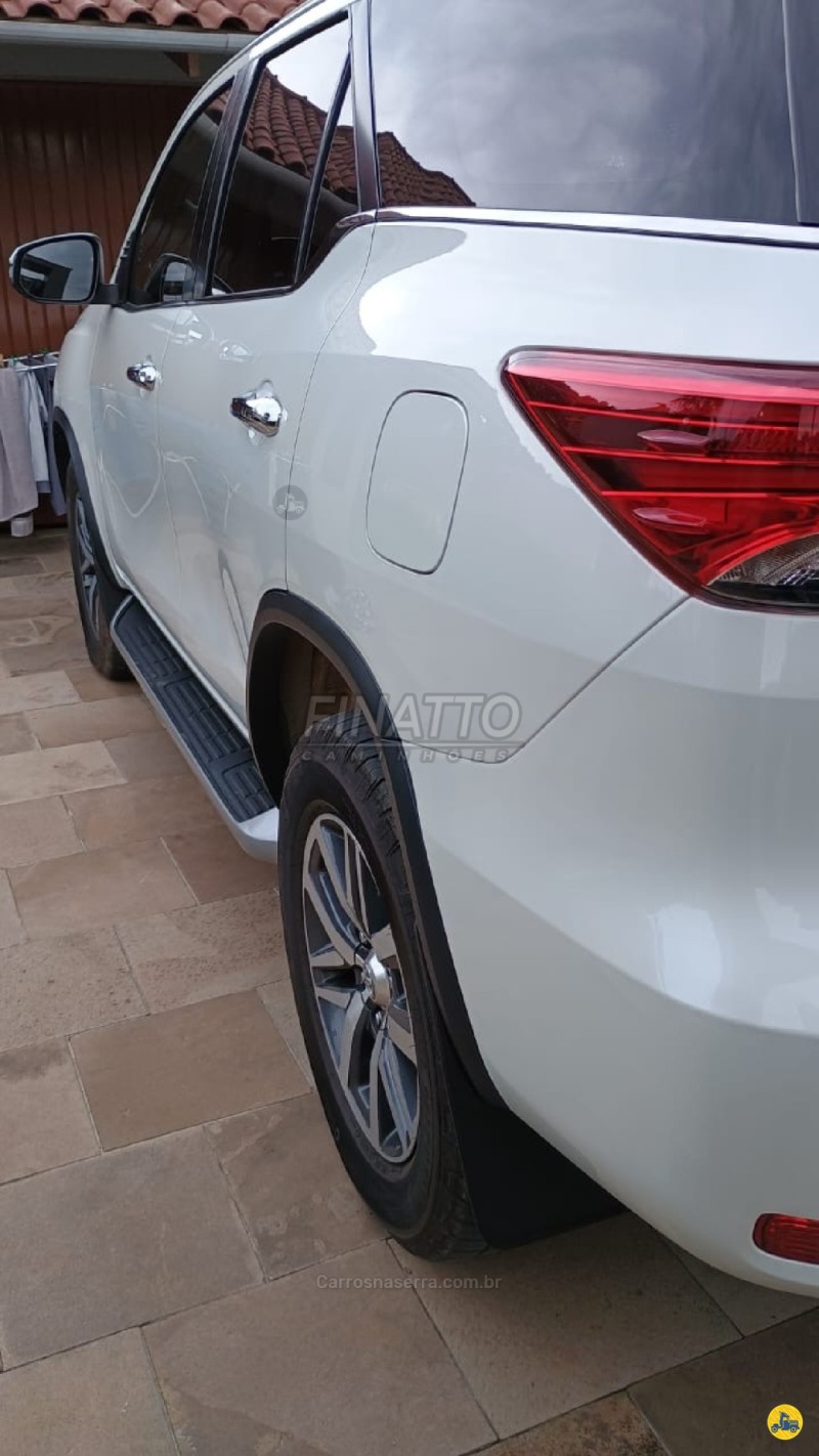 HILUX SW4 2.8 SRX 4X4 7 LUGARES 16V TURBO INTERCOOLER DIESEL 4P AUTOMÁTICO - 2019 - GARIBALDI