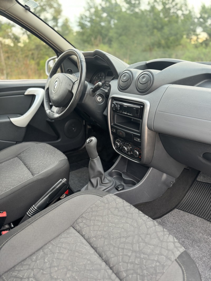 DUSTER 1.6 EXPRESSION 4X2 16V FLEX 4P MANUAL - 2014 - BENTO GONçALVES