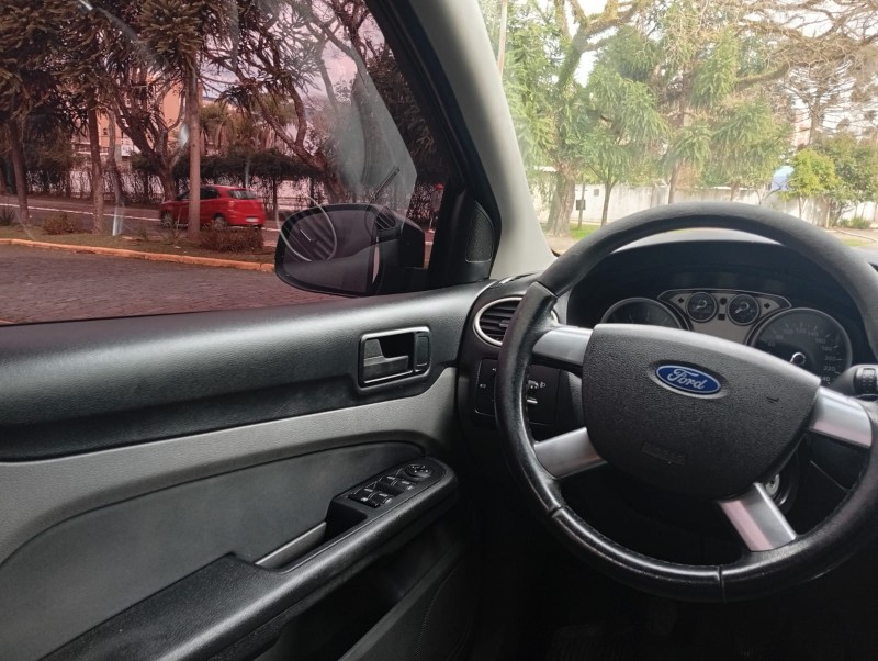 FOCUS 1.6 GLX 16V FLEX 4P MANUAL - 2012 - FARROUPILHA