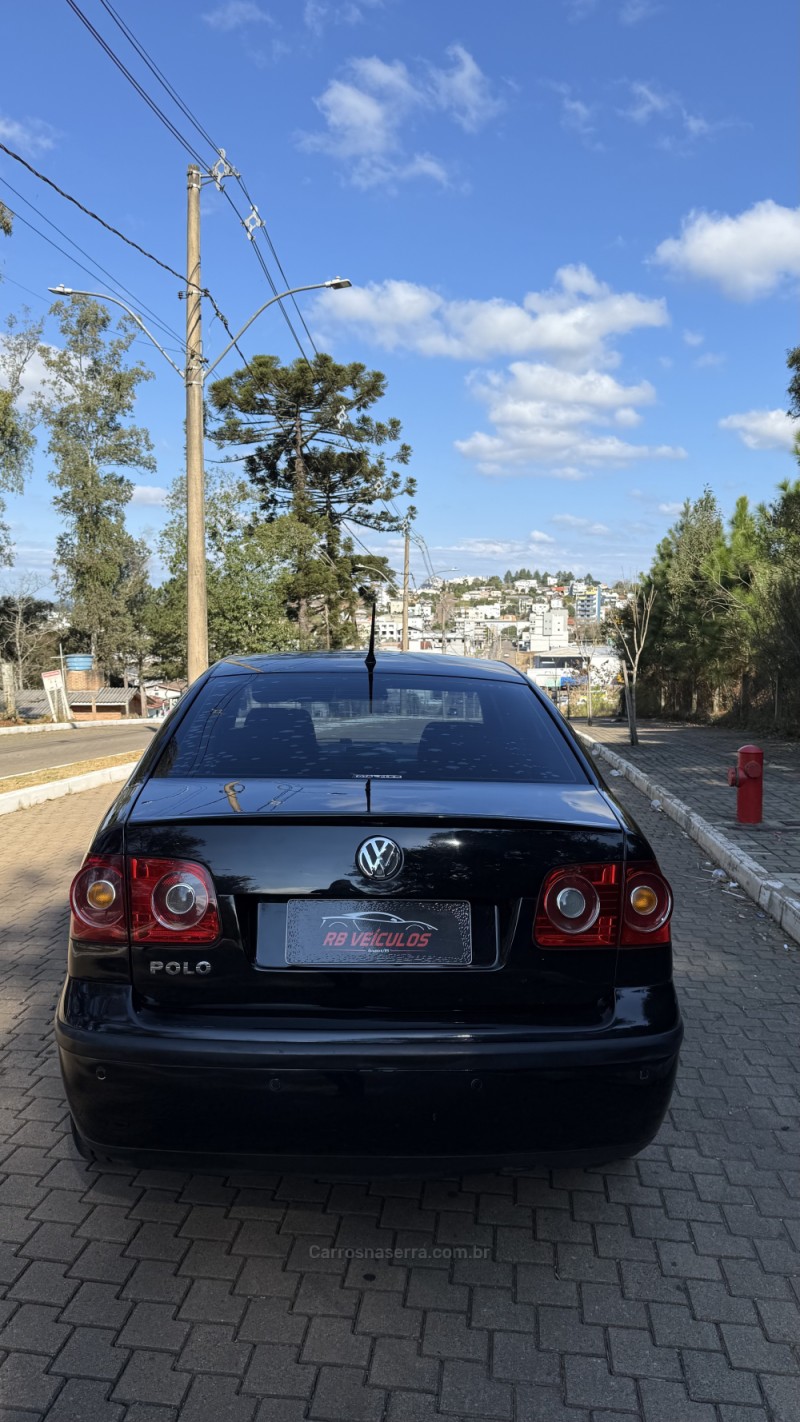 POLO SEDAN 1.6 MI COMFORTLINE 8V FLEX 4P MANUAL - 2009 - GUAPORé