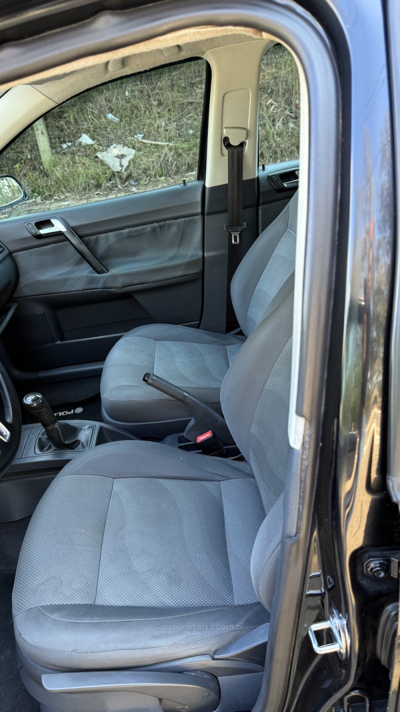 POLO SEDAN 1.6 MI COMFORTLINE 8V FLEX 4P MANUAL - 2009 - GUAPORé