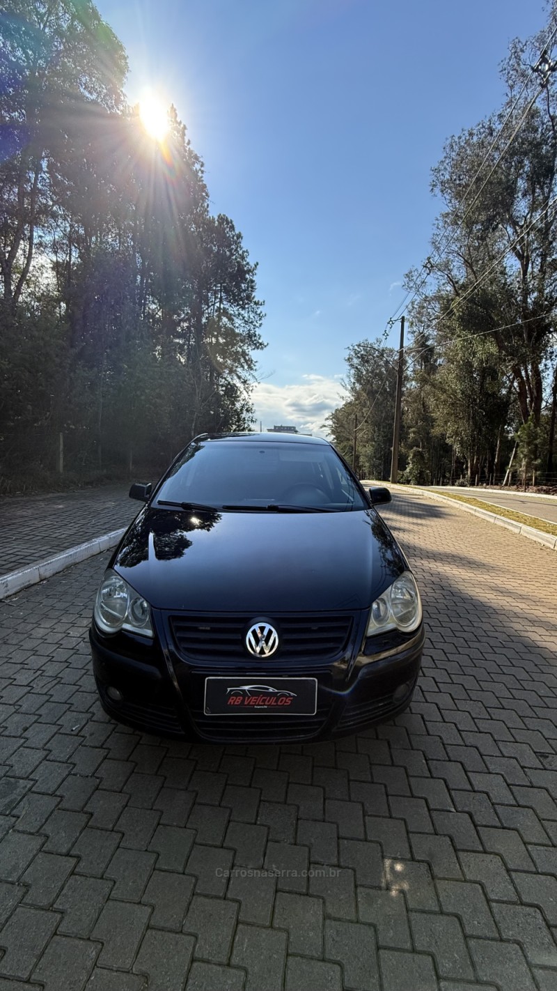 POLO SEDAN 1.6 MI COMFORTLINE 8V FLEX 4P MANUAL - 2009 - GUAPORé