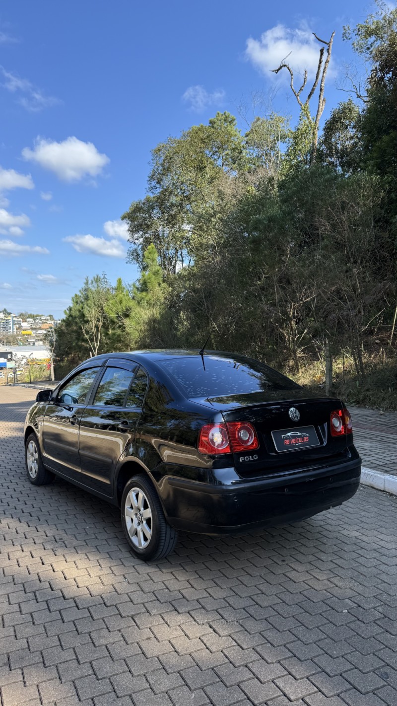 POLO SEDAN 1.6 MI COMFORTLINE 8V FLEX 4P MANUAL - 2009 - GUAPORé