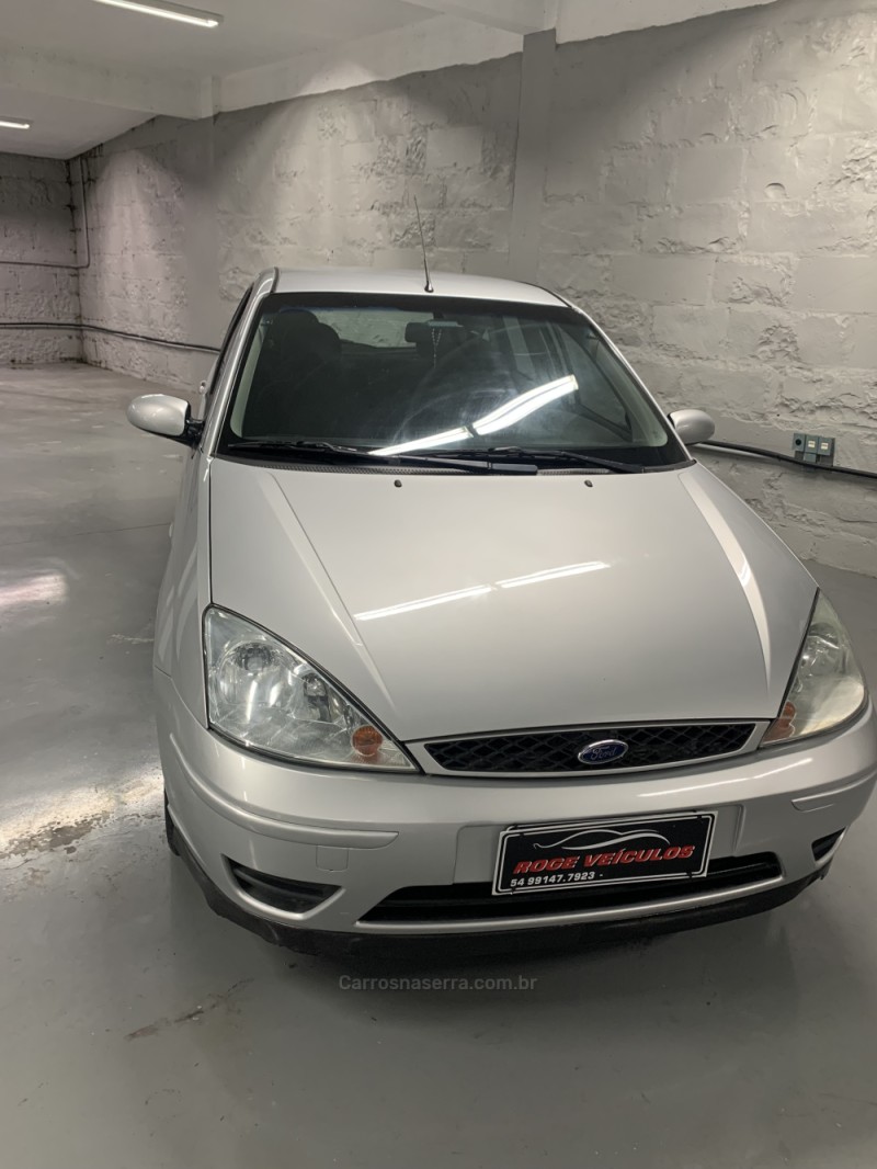 FOCUS 1.6 8V FLEX 4P MANUAL - 2009 - FARROUPILHA