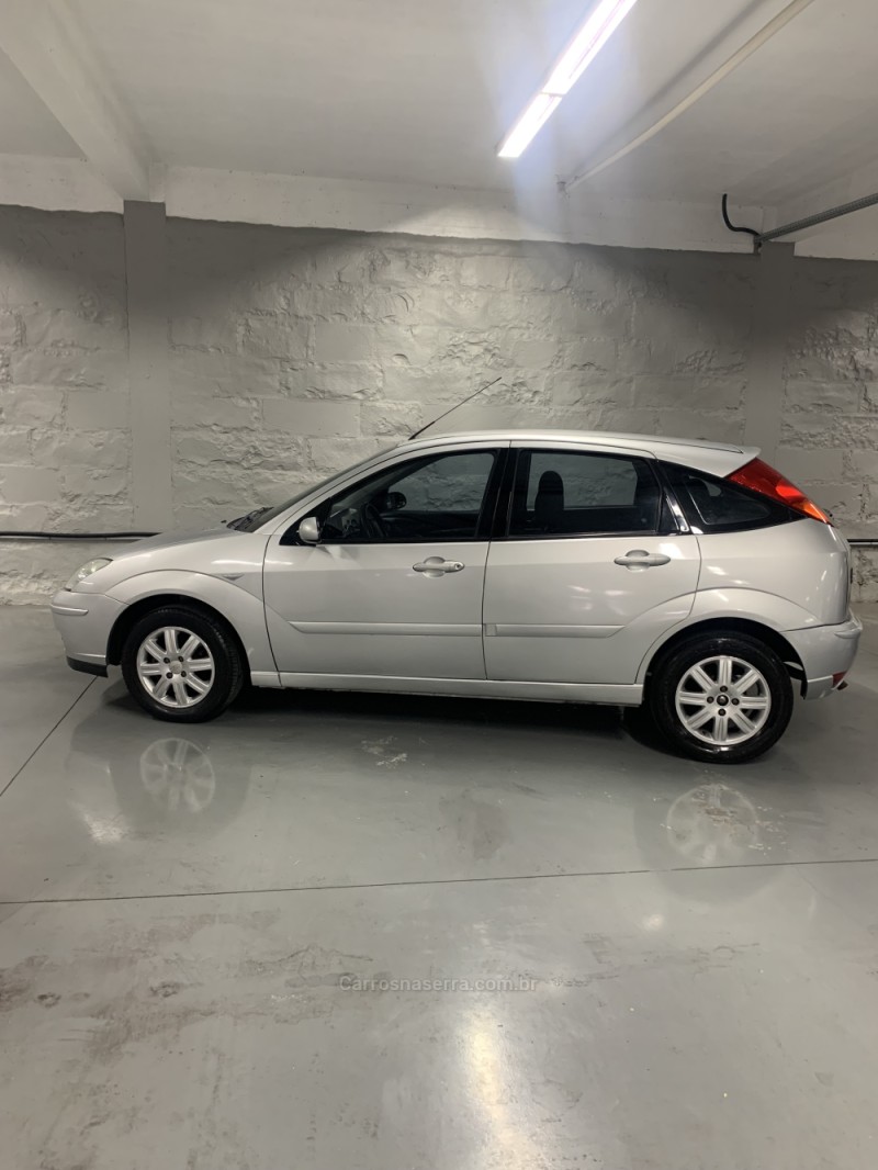 FOCUS 1.6 8V FLEX 4P MANUAL - 2009 - FARROUPILHA