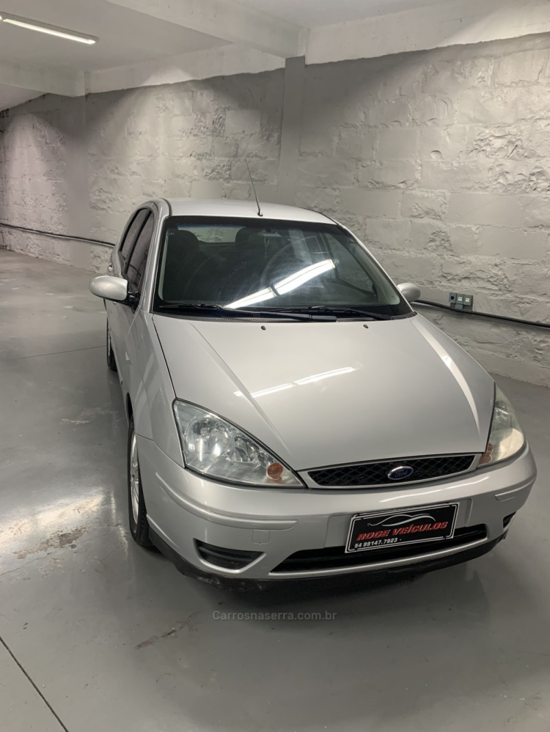 FOCUS 1.6 8V FLEX 4P MANUAL - 2009 - FARROUPILHA