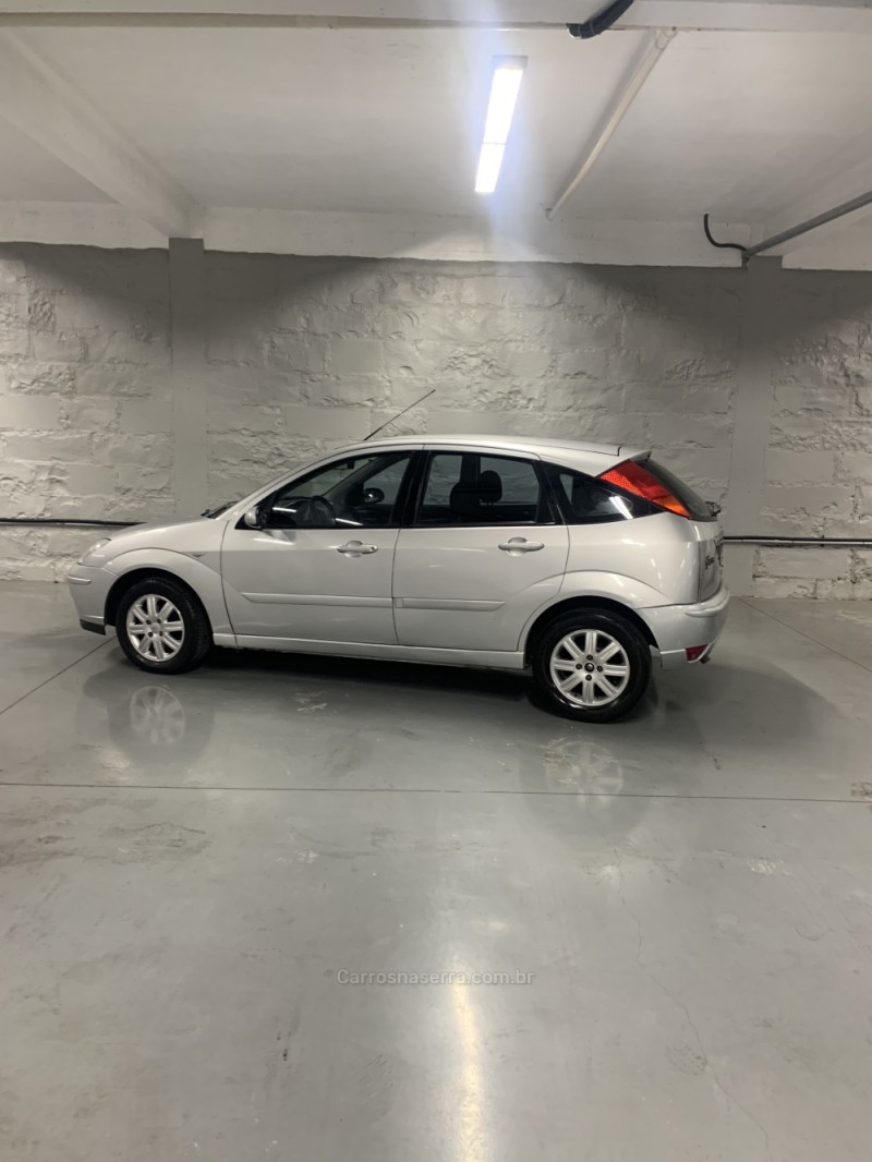 FOCUS 1.6 8V FLEX 4P MANUAL - 2009 - FARROUPILHA