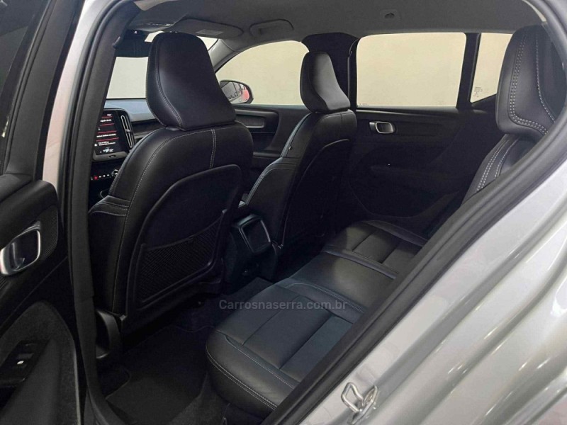 XC 40 2.0 T4 GASOLINA MOMENTUM 190CV FWD  - 2019 - PORTO ALEGRE