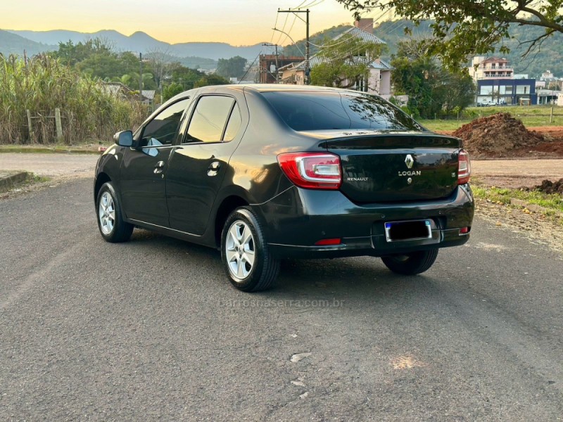 LOGAN 1.6 DYNAMIQUE 8V FLEX 4P MANUAL - 2014 - PAROBé
