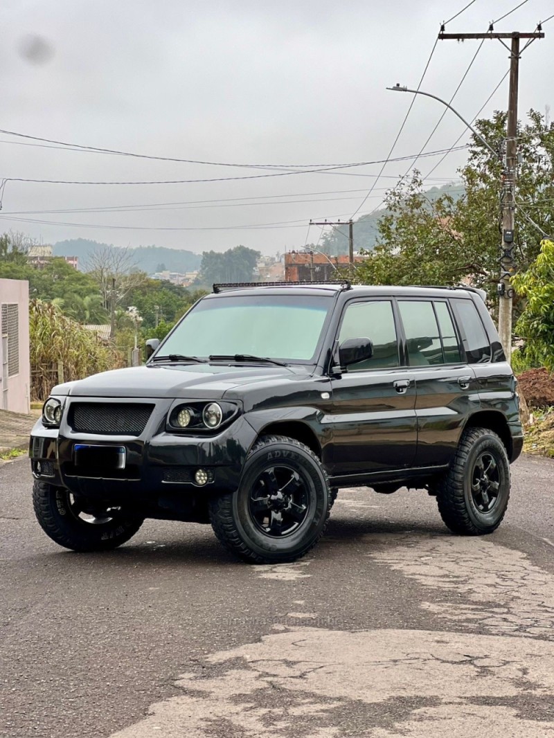 PAJERO TR4 2.0 4X4 16V 131CV GASOLINA 4P MANUAL - 2008 - PAROBé