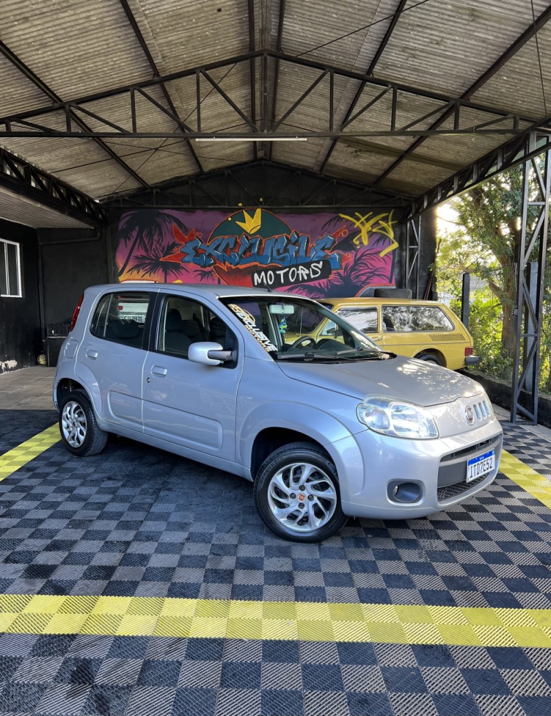 UNO 1.0 VIVACE 8V FLEX 4P MANUAL - 2013 - PAROBé