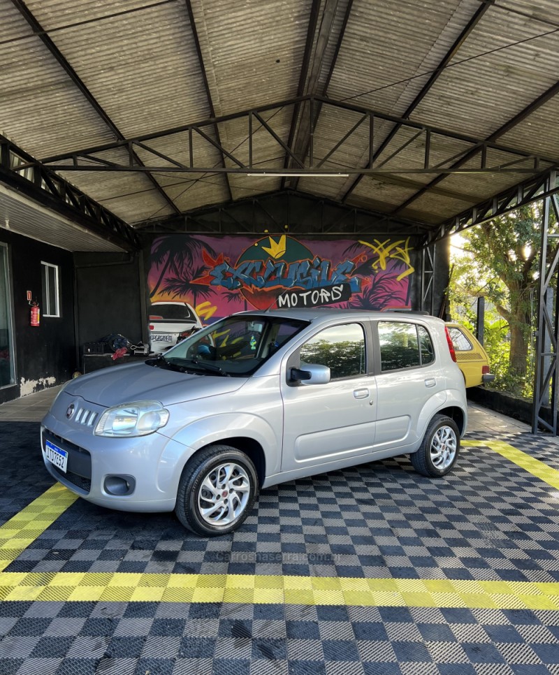 UNO 1.0 VIVACE 8V FLEX 4P MANUAL - 2013 - PAROBé