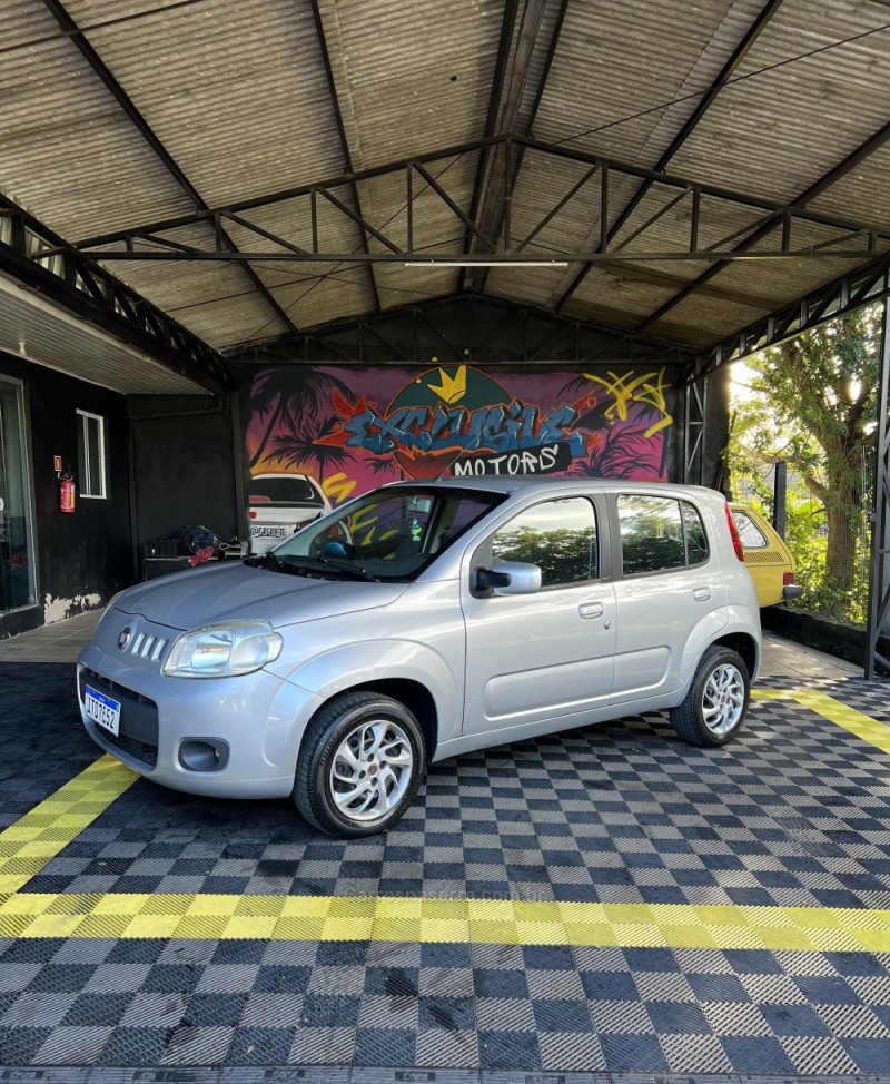 UNO 1.0 VIVACE 8V FLEX 4P MANUAL - 2013 - PAROBé