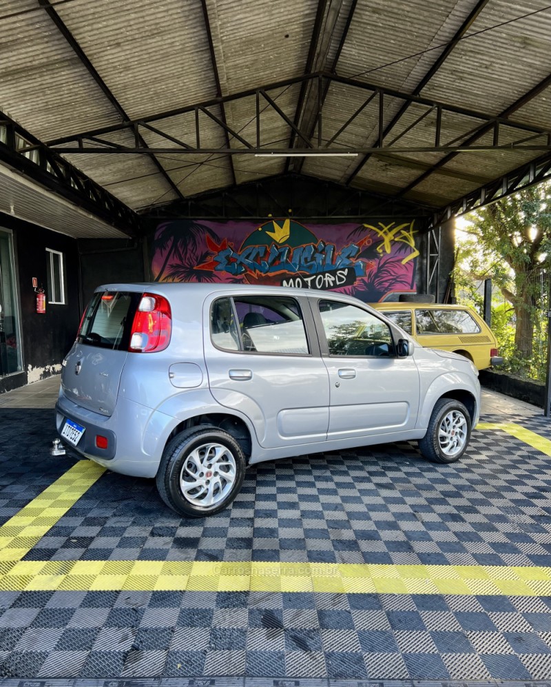 UNO 1.0 VIVACE 8V FLEX 4P MANUAL - 2013 - PAROBé