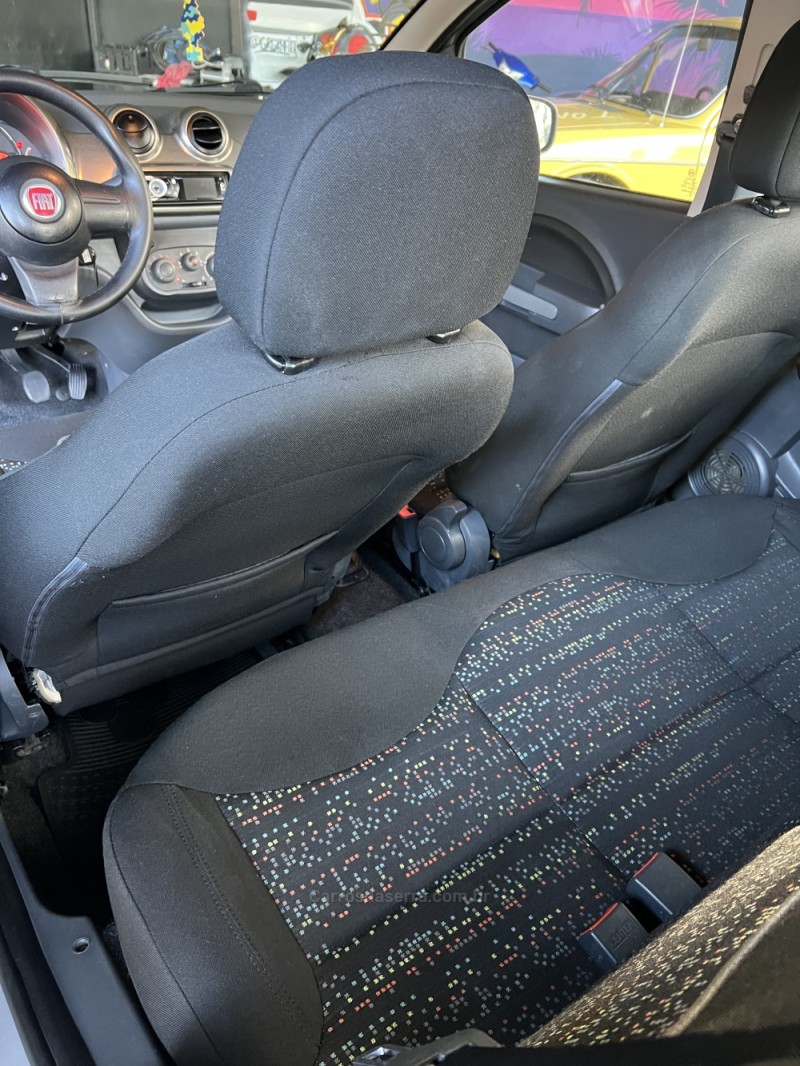 UNO 1.0 VIVACE 8V FLEX 4P MANUAL - 2013 - PAROBé