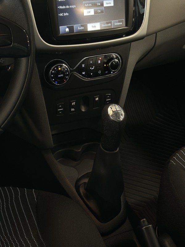 LOGAN 1.6 DYNAMIQUE 8V FLEX 4P MANUAL - 2015 - CAXIAS DO SUL