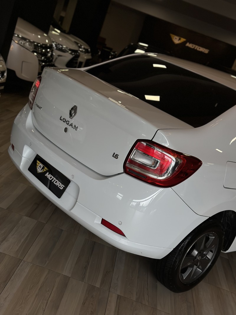 LOGAN 1.6 DYNAMIQUE 8V FLEX 4P MANUAL - 2015 - CAXIAS DO SUL
