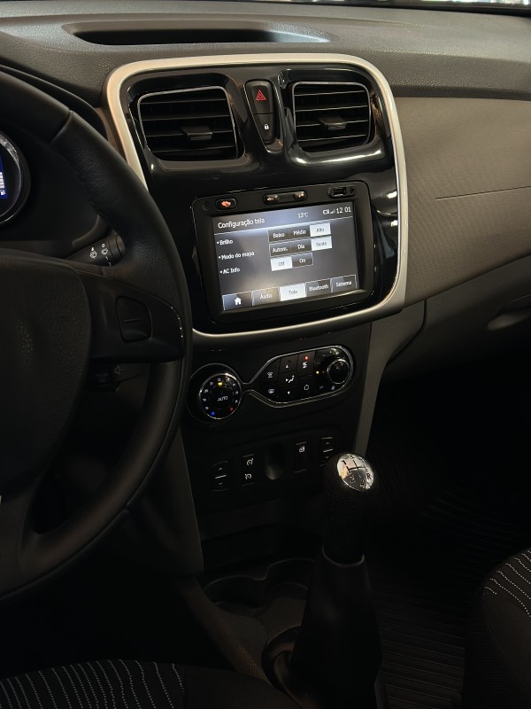 LOGAN 1.6 DYNAMIQUE 8V FLEX 4P MANUAL - 2015 - CAXIAS DO SUL