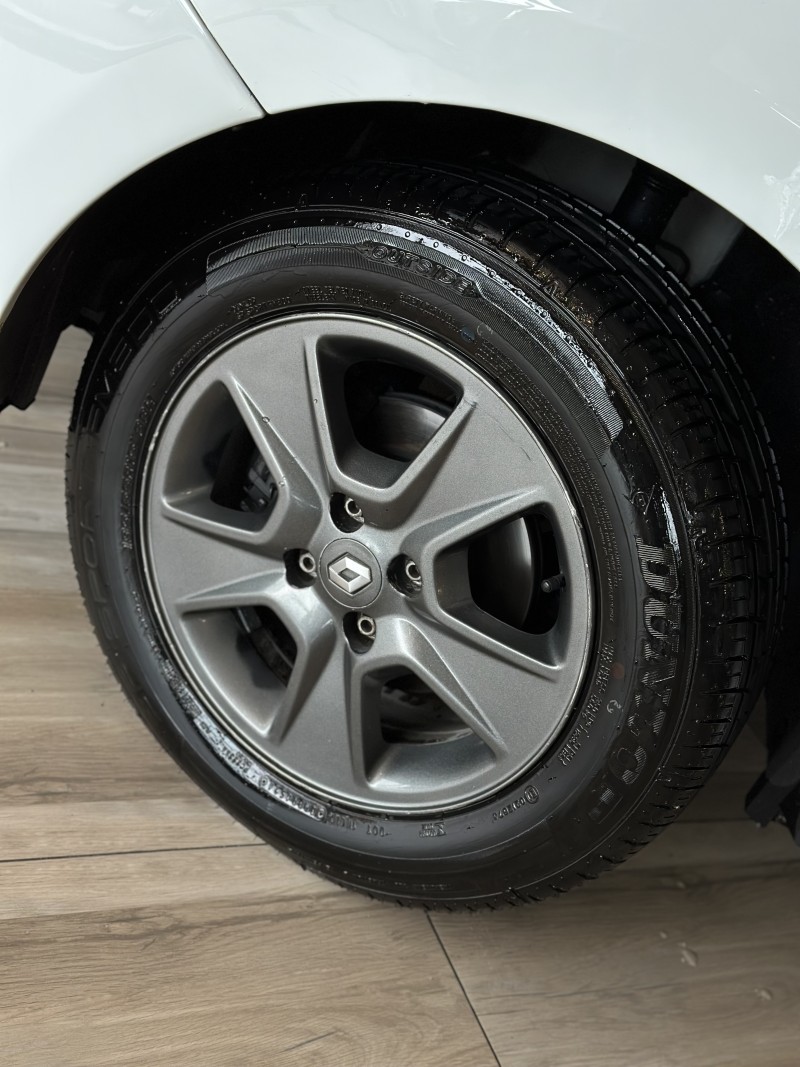 LOGAN 1.6 DYNAMIQUE 8V FLEX 4P MANUAL - 2015 - CAXIAS DO SUL