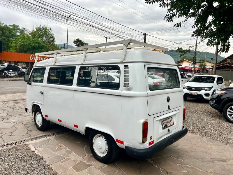 KOMBI 1.6 MI STD ESCOLAR 8V GASOLINA 3P MANUAL - 2004 - TRêS COROAS