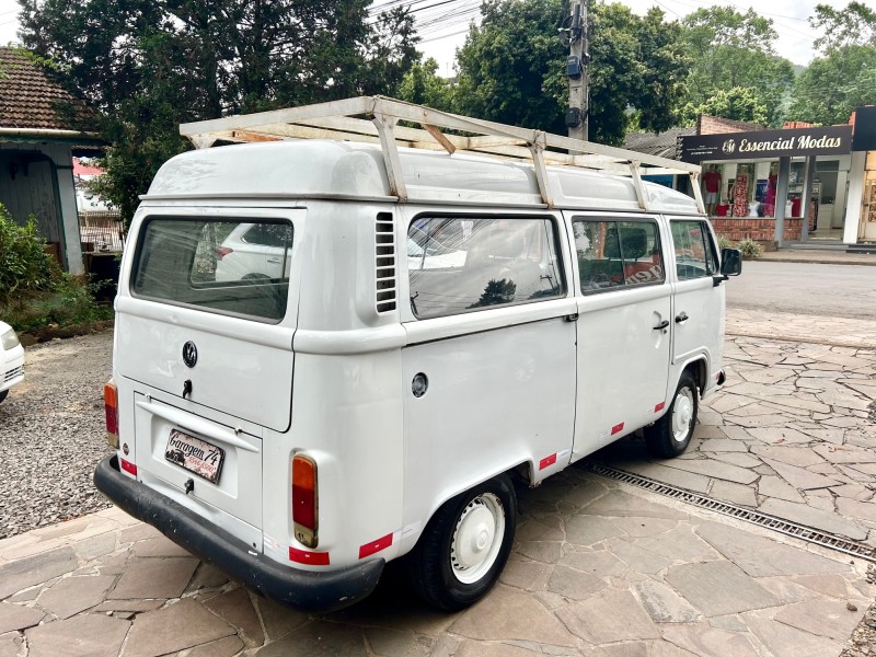 KOMBI 1.6 MI STD ESCOLAR 8V GASOLINA 3P MANUAL - 2004 - TRêS COROAS