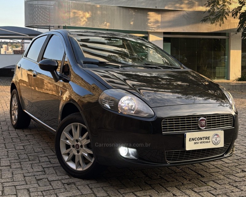 PUNTO 1.4 ATTRACTIVE ITALIA 8V FLEX 4P MANUAL - 2012 - TAQUARA