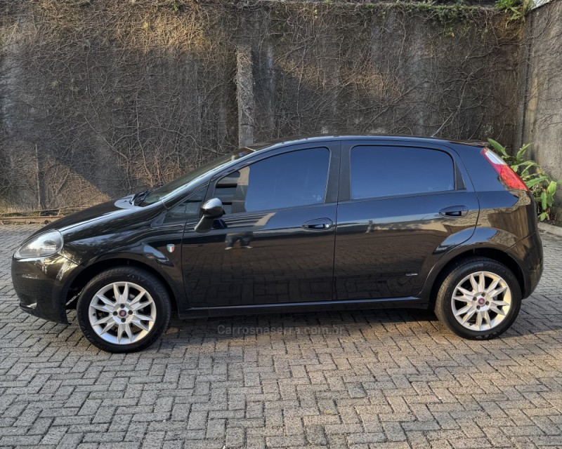 PUNTO 1.4 ATTRACTIVE ITALIA 8V FLEX 4P MANUAL - 2012 - TAQUARA