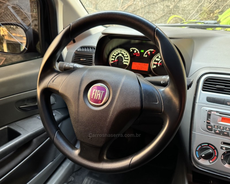 PUNTO 1.4 ATTRACTIVE ITALIA 8V FLEX 4P MANUAL - 2012 - TAQUARA