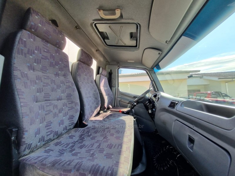 ACCELO 915 C - 2011 - PORTãO
