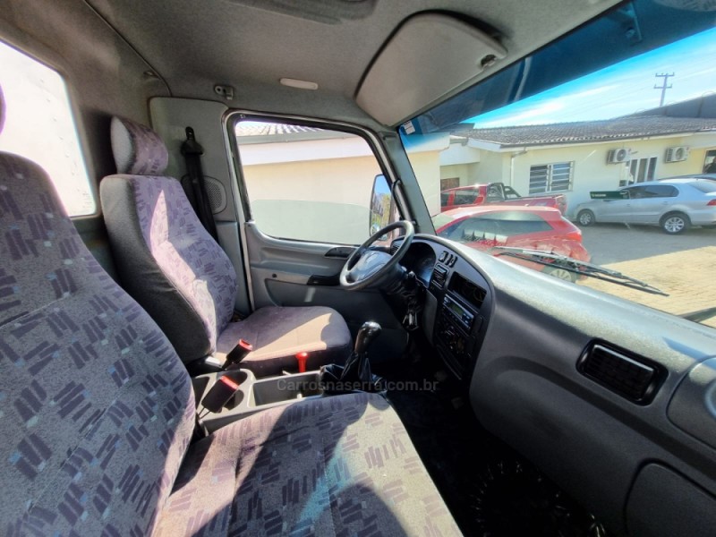 ACCELO 915 C - 2011 - PORTãO
