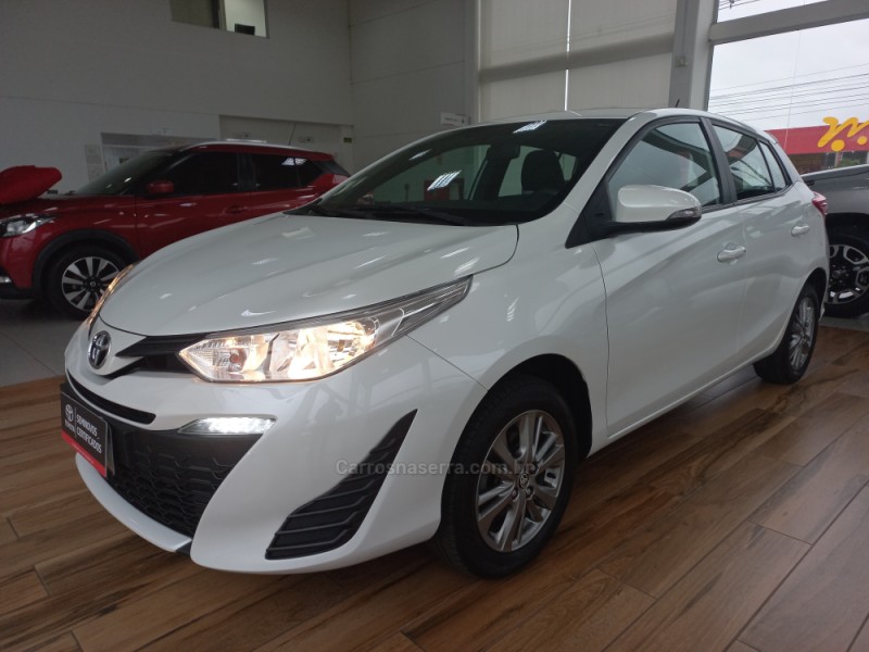 YARIS 1.5 XL PLUS CONNECT 16V FLEX 4P AUTOMÁTICO